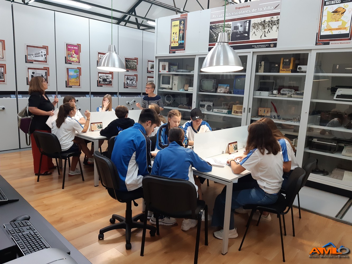 escolares en el archivo