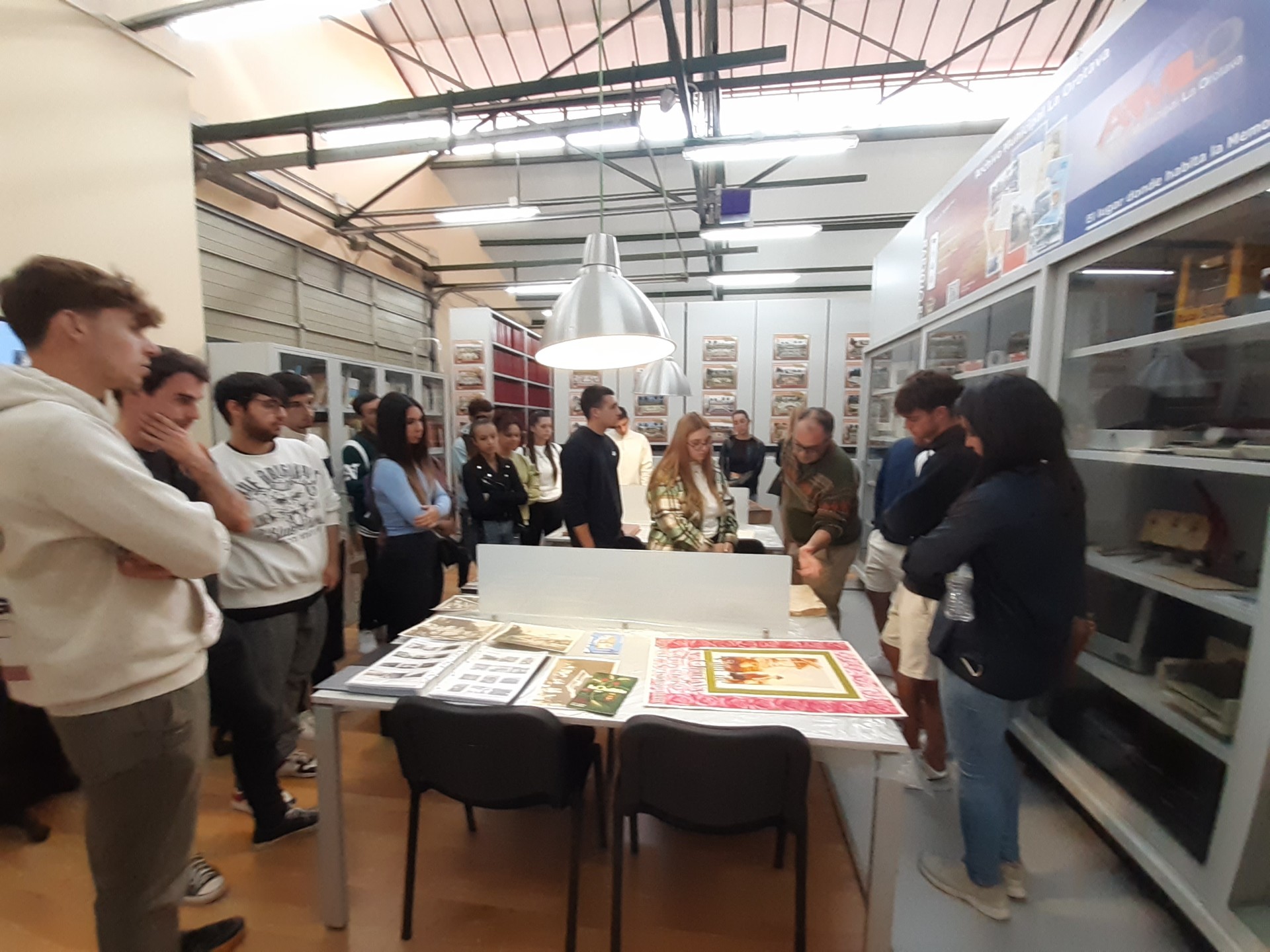 visita de estudiantes al archivo municipal