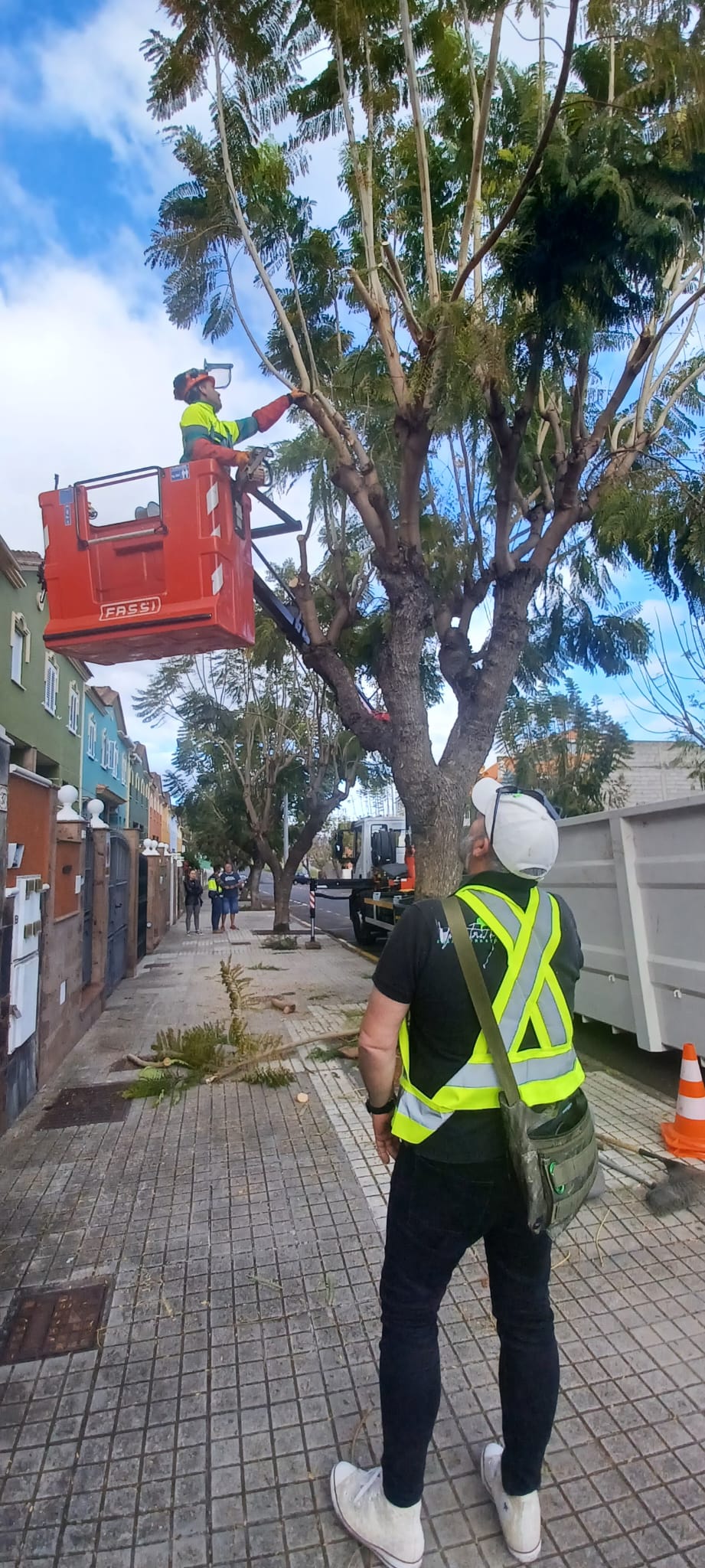 6c812ddb-201d-43e5-8e48-2be373c4573f