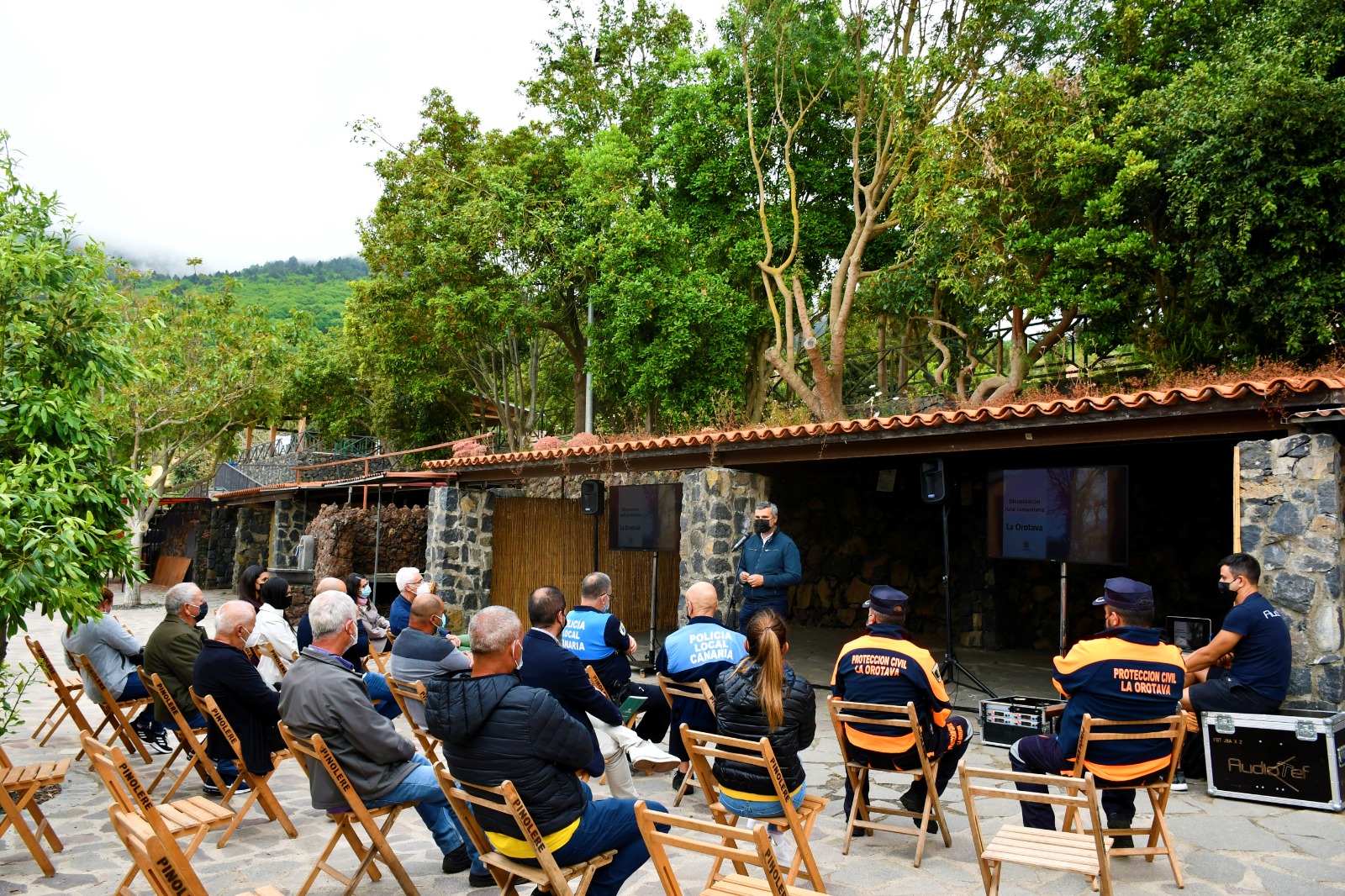El Ayuntamiento villero presenta un proyecto de prevención de incendios en colaboración con las asociaciones de vecinos El concejal de Seguridad, Narciso Pérez, destacó la importancia de la colaboración vecinal y, de forma especial, de los presidentes de las asociaciones de vecinos.