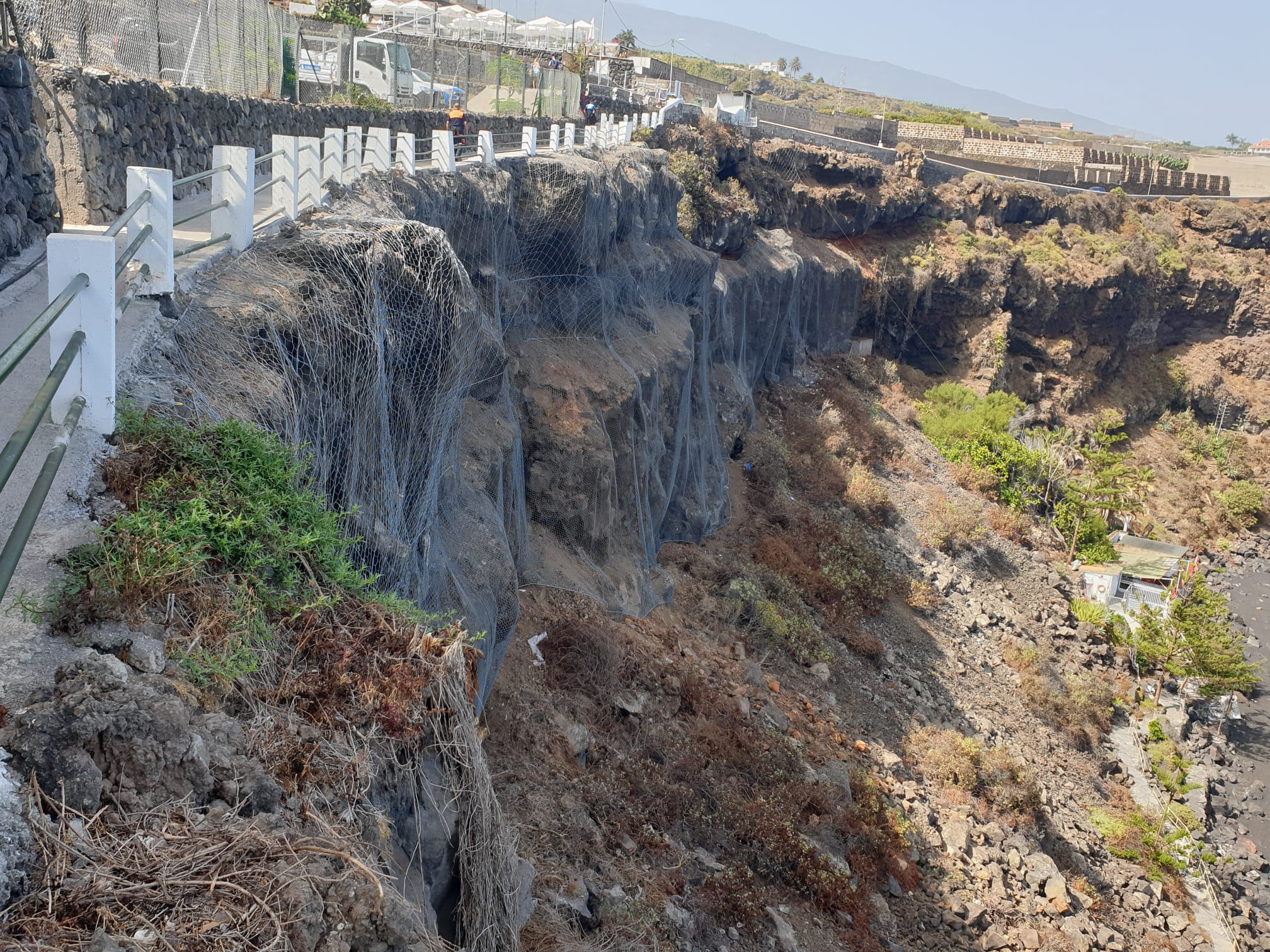 El acceso a la Playa del Bollullo se prevé abrir al público el primer fin de semana de septiembre Durante un tiempo se abrirá los fines de semana y de lunes a viernes a partir de las 15.00 horas