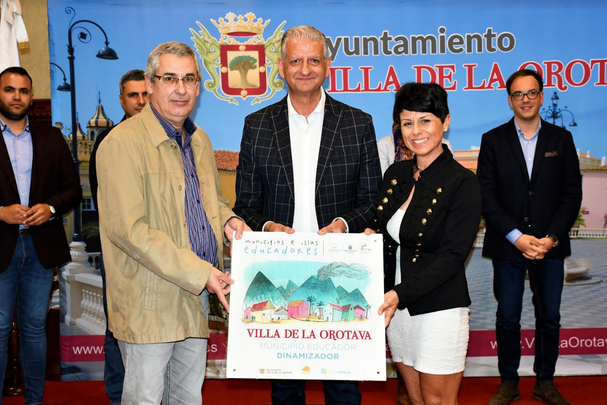 El ayuntamiento comparte con las entidades educativas, deportivas y culturales el reconocimiento de “Municipio Educador Dinamizador” El ayuntamiento comparte con las entidades educativas, deportivas y culturales el reconocimiento de “Municipio Educador Dinamizador”