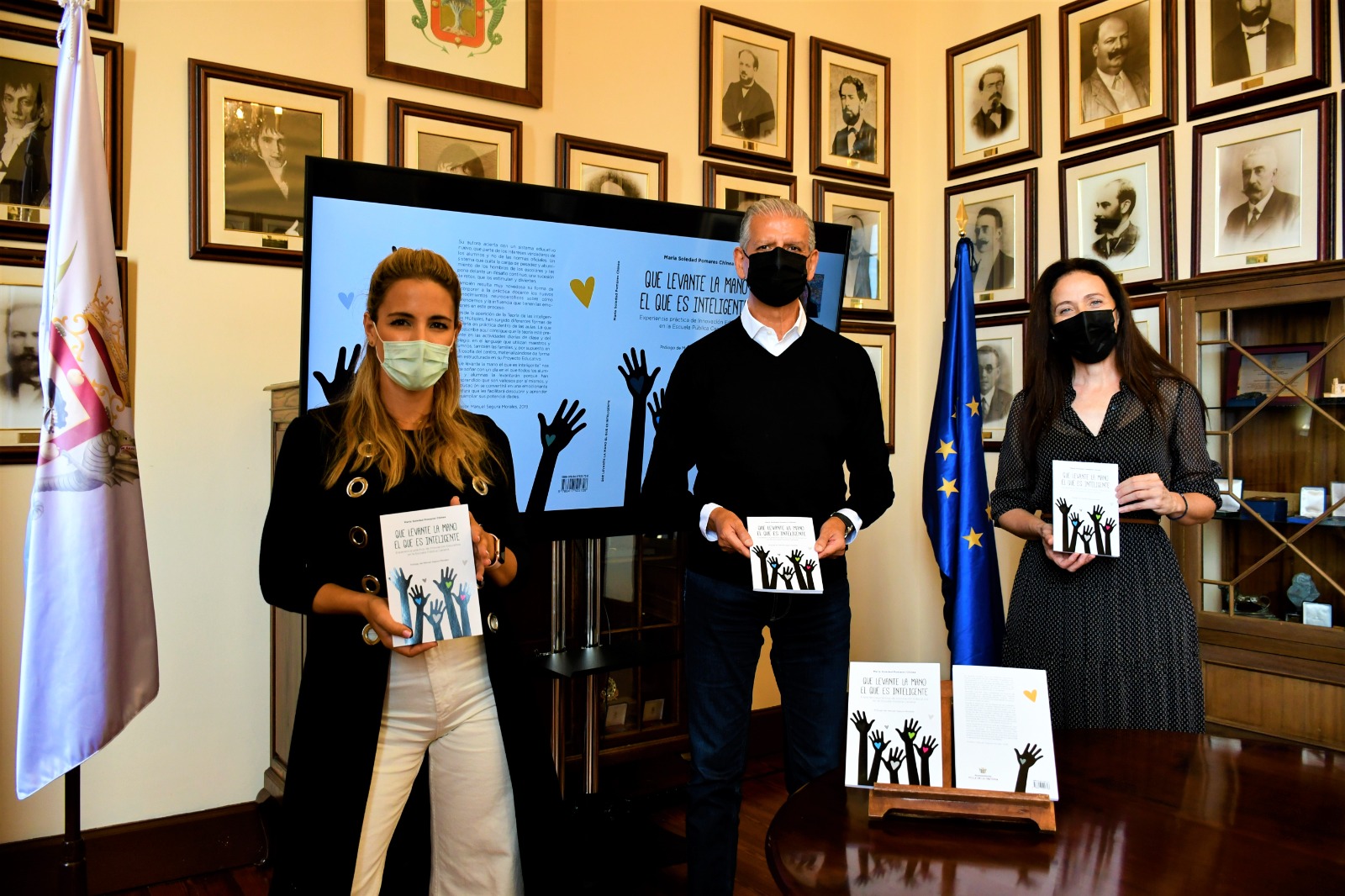 Ceip Aguamansa, un ejemplo en innovación educativa El alcalde de La Orotava, Francisco Linares, ha presentado el libro Que levante la mano el que es inteligente cuya autora explora la exitosa experiencia pedagógica puesta en marcha en un colegio de la Villa