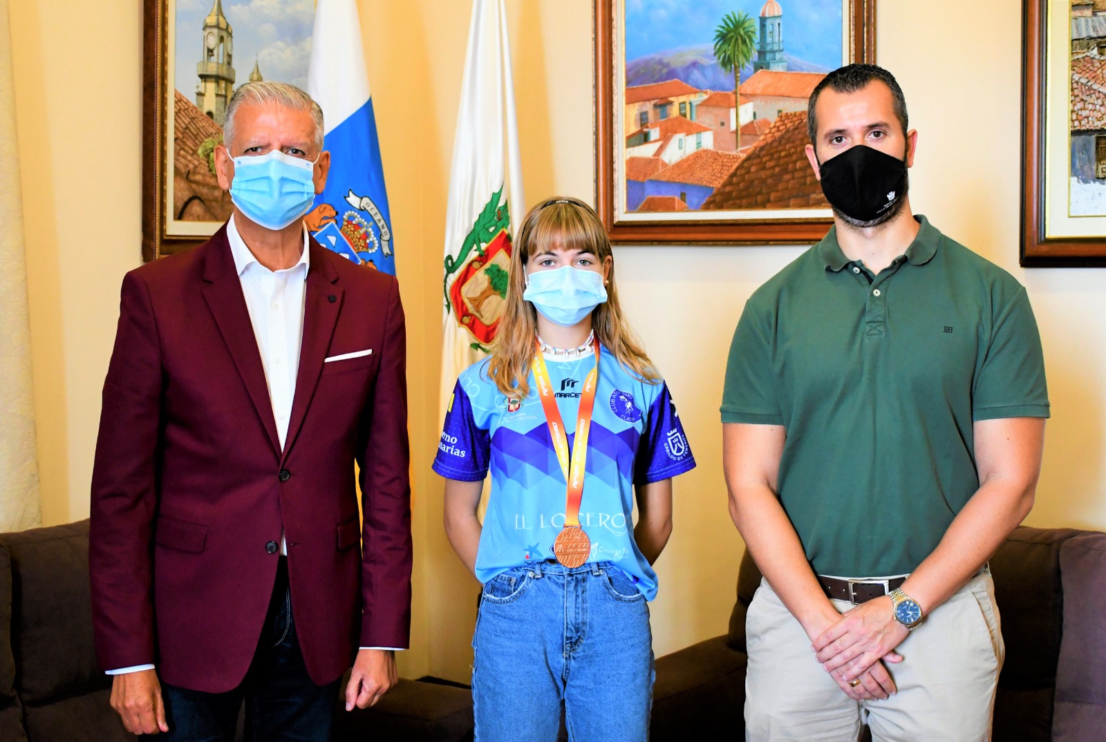 El alcalde de La Orotava recibe a la joven atleta villera Marta Galisteo Peters La deportista del Clator Orotava logró la medalla de bronce en la prueba de 400 metros lisos en el LXIX Campeonato de España de Atletismo Sub'18 disputado el pasado fin de semana en Tarragona