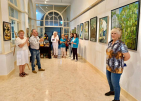 La pintora Enie Karlsson muestra su colección en la Casa de la Cultura de San Agustín de La Orotava      