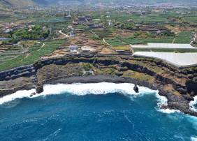 Se reabre el acceso a la playa del Bollullo tras las obras de mejora de la ladera