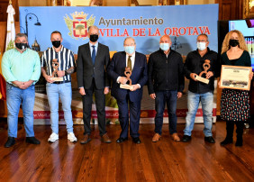 Los ChoFeriantes de Honor son la máxima distinción que otorga la Asociación Pinolere a entidades, personalidades regionales y empresas con el objeto de reconocer el trabajo y labor que realizan en pro de dignificar la cultura popular canaria y apoyo a la propia asociación en su trayectoria. Se distingue en tres categorías: empresarial, institucional e individual. 