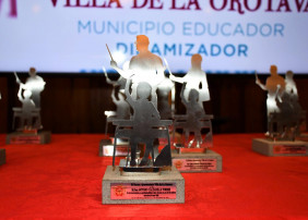 La Orotava rinde homenaje a 19 maestros que se jubilan este año