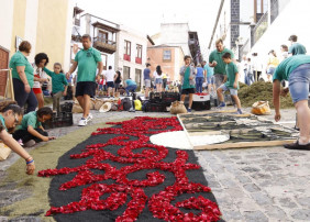 Alfombras del Corpus Christi de La Orotava en pleno proceso de elaboración