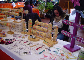 La artesanía del macramé, presente todos los sábados en el Mercadillo Valle de La Orotava