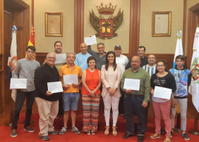 Entrega de certificados a los participantes en el Curso de Prevención de Riesgos Laborales de Electricidad,